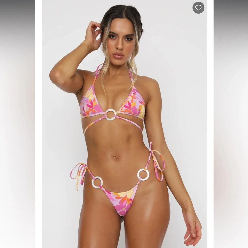 Bikini - Picture 6 of 8